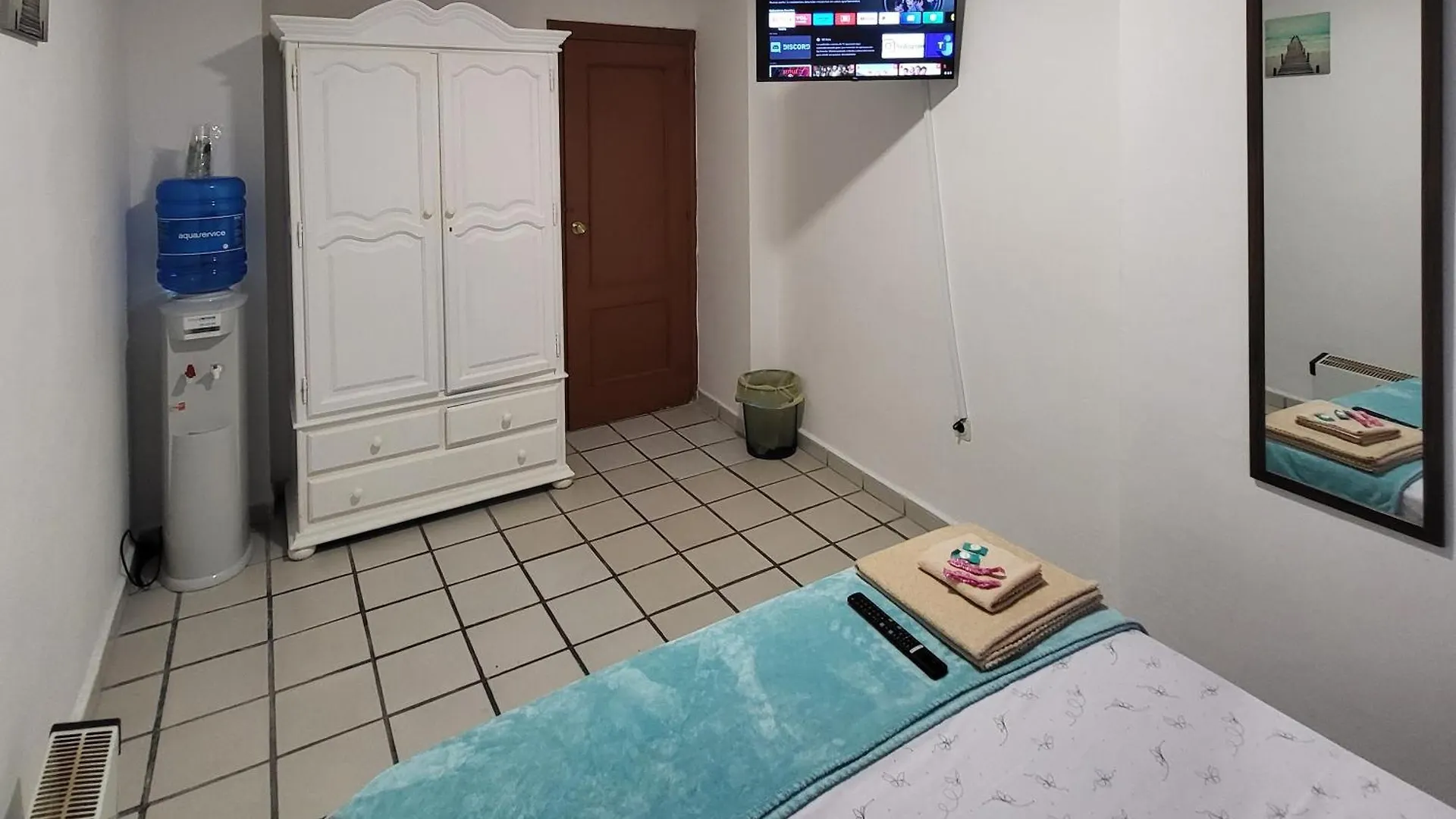 Habitacion Muy Centrica. Granada Homestay